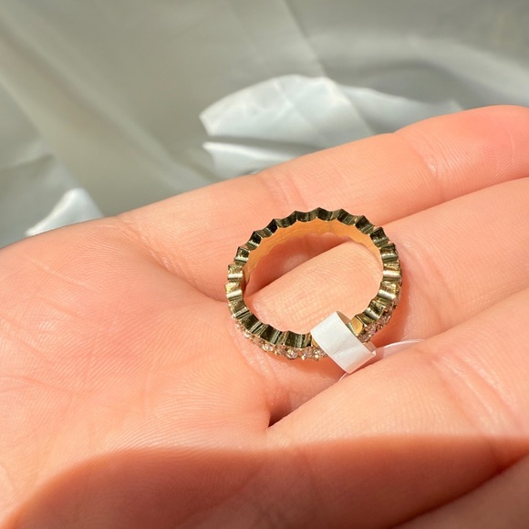 Round Diamond Gold Women's Ring - Picture 9 of 12